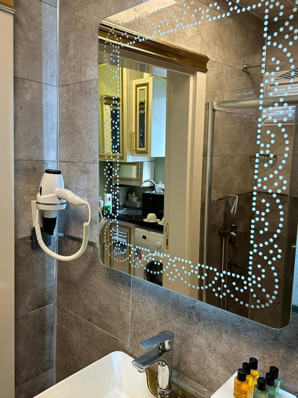 Whitemoon Hotel Suites Taksim Istanbul Bagian luar foto